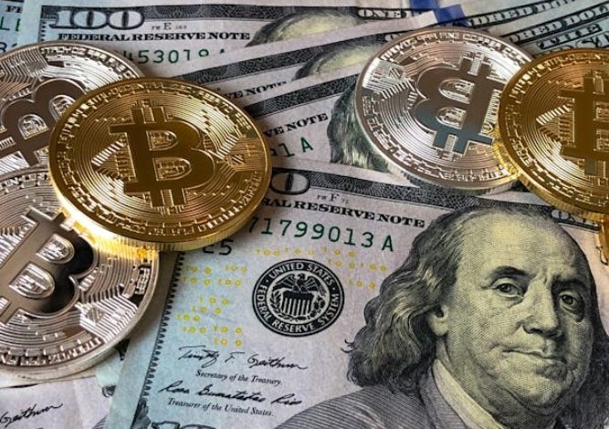 El dólar permanece estable con los datos económicos negativos –