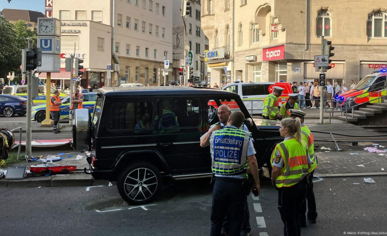 Una multitud estaba abrumada por un vehículo en Alemania –