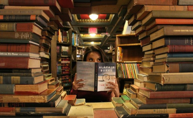  Se está escribiendo menos ciencia ficción que nunca, y la falla no tiene la falta de ideas o la falta de lectores