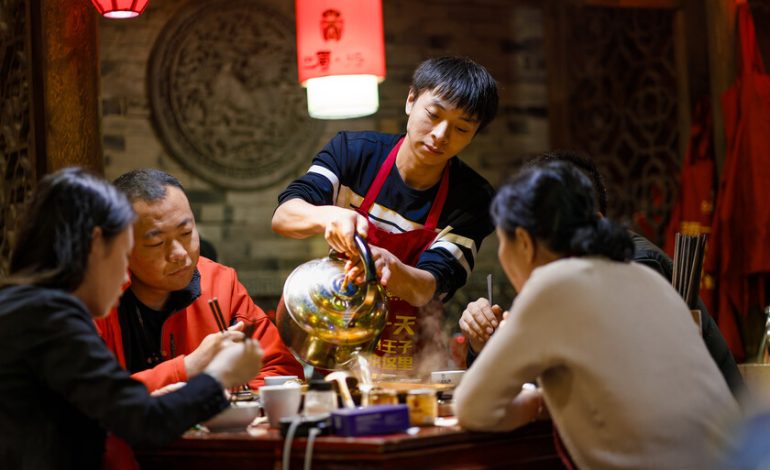  China tiene una «isla» que no deja de crecer. Su nombre es Chengdu y su secreto es lo que no tiene: grandes salarios

 – En un click