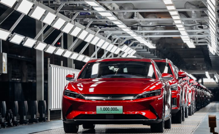  Miles de autos BYD se han vuelto obsoletos por sus propias promesas. Solución: precios más bajos

 – En un click