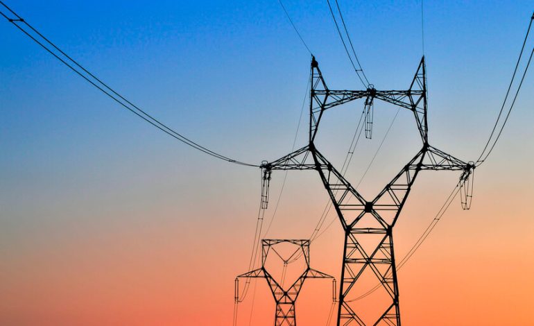  Luz más caro y vendedores al límite

 – En un click