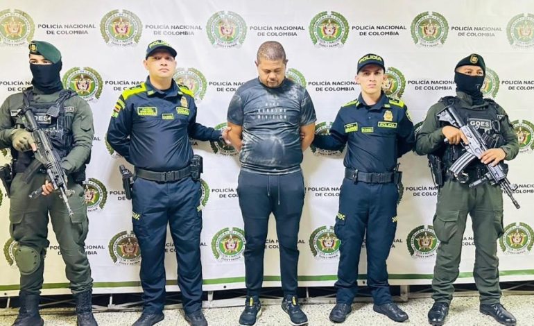  Capturado en Medellín Panamano Líder de la banda ‘Kill the Nasty’ Buscando a Interpol y vinculado al FARC

 – En un click