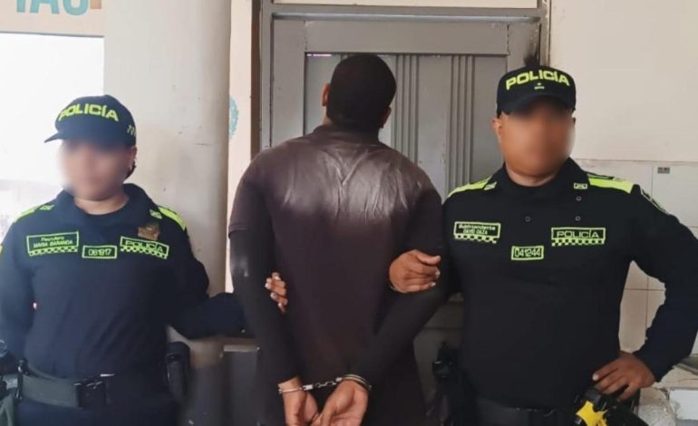  En la policía de Cartagena capturó a Thief esos minutos antes de haber tomado una cadena de oro valorada en $ 5 millones

 – En un click