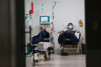  Crisis en las clínicas de diálisis de Ecuador: la ansiedad por la deuda del gobierno para miles de pacientes

 – En un click