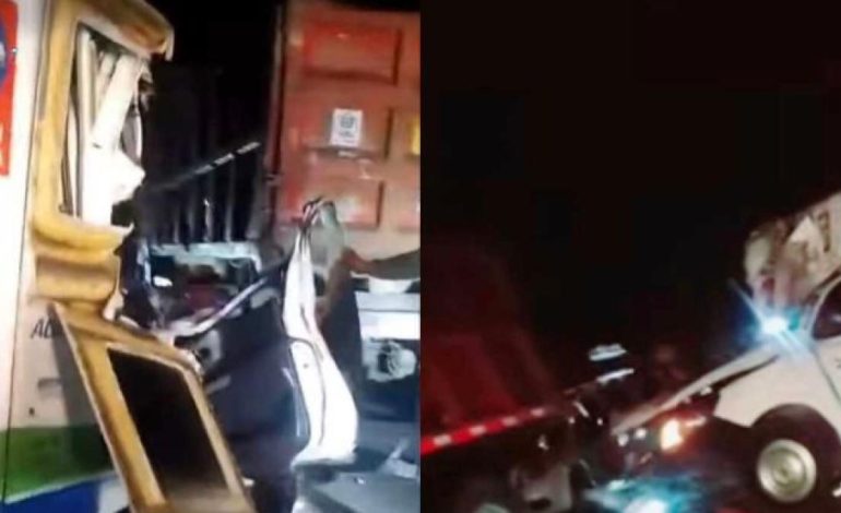  Accidente de tráfico, entre ambulancia y camión volquete, en el sur de César deja a uno muerto y cuatro heridos

 – En un click