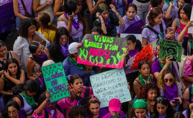 Ataque brutal de una pandilla a una mujer en Puerto Tejada, al norte de Cauca: lo transmiten en vivo