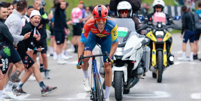  Carlos Verona ganó la 15a etapa de Italia

 – En un click