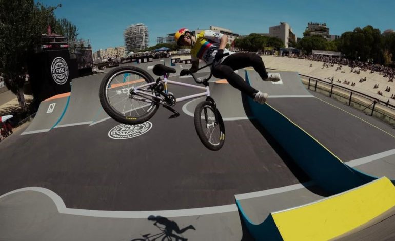  La reina y Lizsurley Villegas clasificando las finales de la Copa Mundial de estilo libre BMX

 – En un click