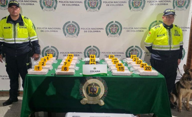  La policía se apoderó de 28.5 kilogramos de clorhidrato de cocaína en el aeropuerto de El Dorado

 – En un click