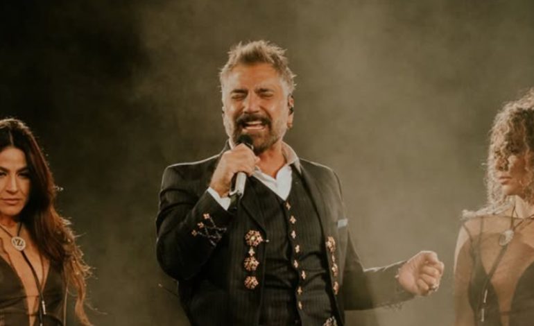 Homenaje a Colombia Alejandro Fernández para hacer sobre su padre Vicente Fernández