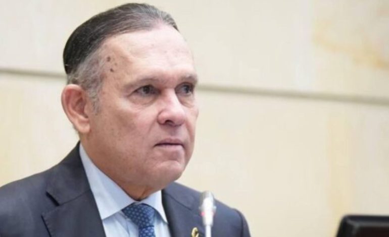 Ephraire Cepeda deja el destino de la reforma del trabajo en manos de la Cuarta Comisión
