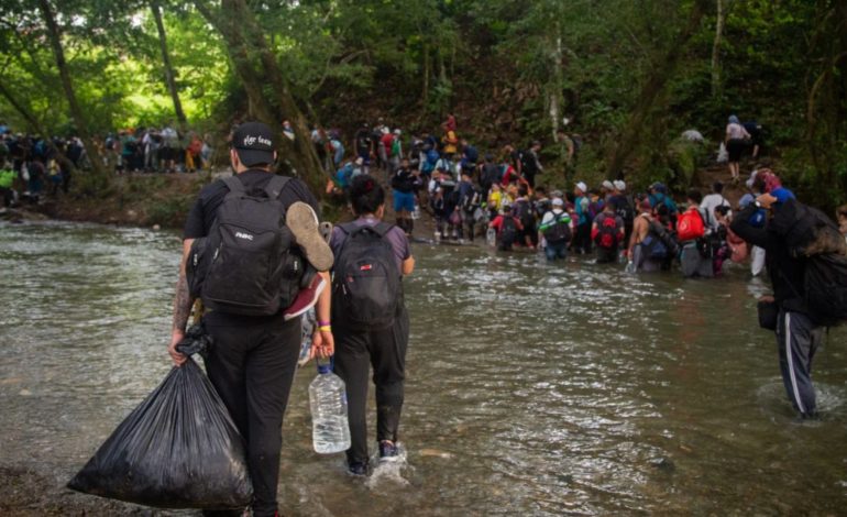  Hay muy pocos migrantes que cruzan una gorra de Darén