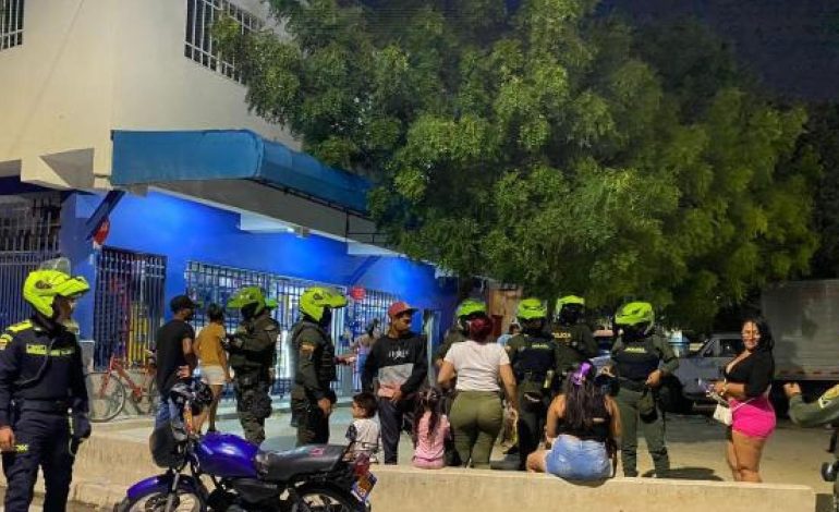 La familia lo salvó en la punta de palos y piedras.

 – En un click