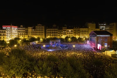  Cali y el Dandee y Villano Antillano, bajo los conciertos de los Sanfermines españoles