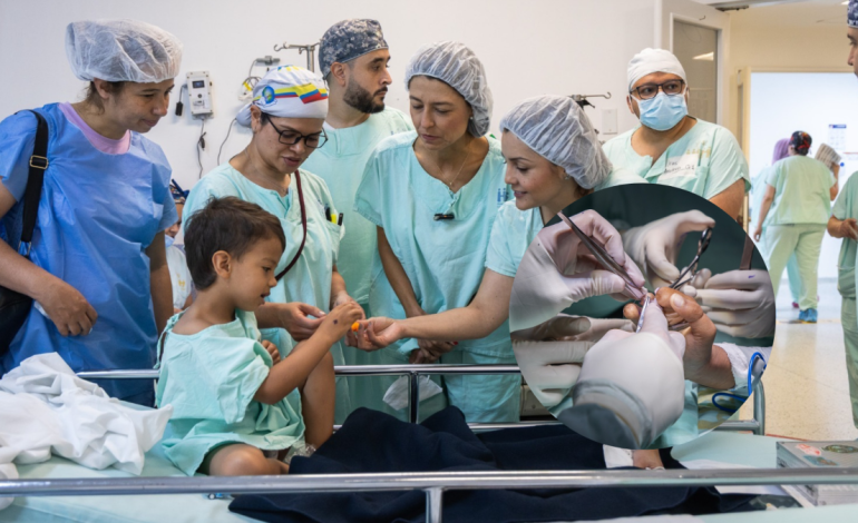  114 niños recibieron cirugías reconstructivas gratuitas en Medellín para eliminar secuelas de traumas en sus manos

 – En un click