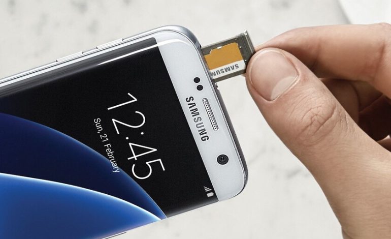  Hace diez años, estábamos contentos con las tarjetas microSD en teléfonos móviles. Los fabricantes los han matado por una buena razón

 – En un click