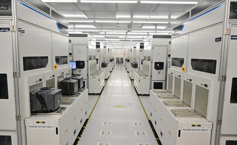  En caso de que la guerra de los chips no tuviera suficientes concursantes, una nueva compañía se ha unido a la carrera: SpaceX

 – En un click