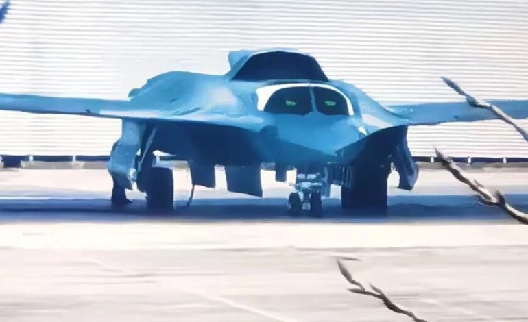  China parece estar moldeando un enorme avión de caza furtiva llamado J-36. Esta imagen está emergiendo como prueba de su ambición

 – En un click
