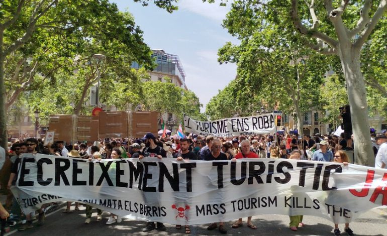  Un fantasma viaja a Europa en 2025 y es el de las protestas contra la turistificación

 – En un click