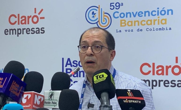  Francisco Barbosa, ex general de la nación, anuncia oficialmente que buscará la presidencia en 2026

 – En un click