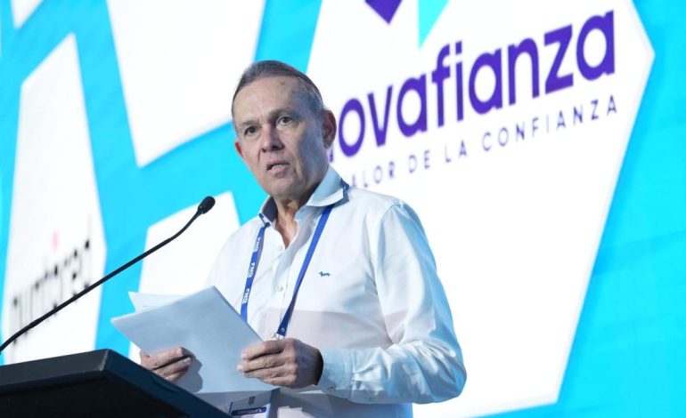  ‘La democracia colombiana está al borde de una fractura’

 – En un click