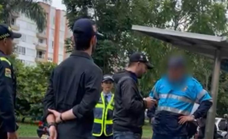  Asaltó a su esposa hasta que dejó heridas graves: capturan al agente de tránsito por violencia doméstica.

 – En un click