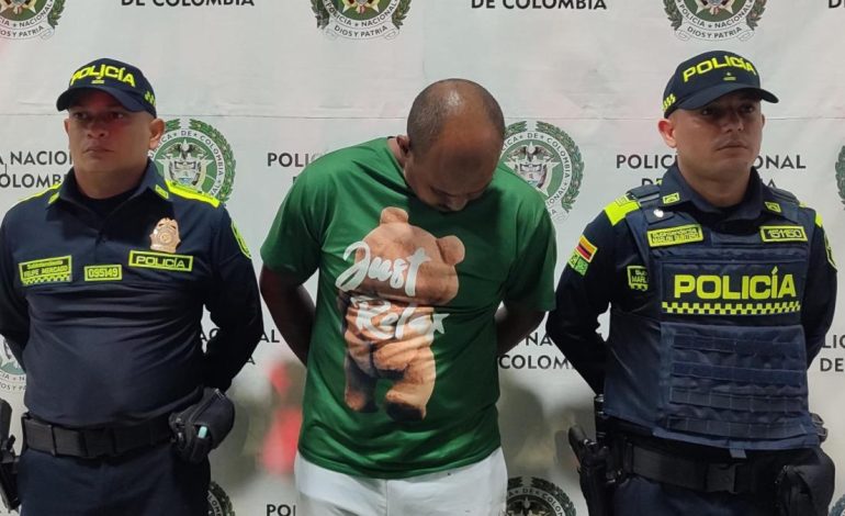 ¡Indignante! Capturan en Manatí, Atlantic, un hombre que trajo a sus dos hijas menores machete

 – En un click
