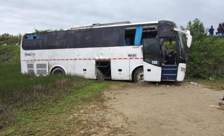 Un accidente de autobús muerto y 20 hirtos con trabajadores del hotel en una carretera a Barú

 – En un click