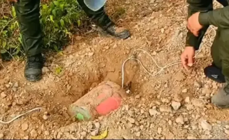  Dos artefactos con 30 kilos de material explosivo

 – En un click