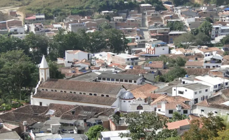 Dos policías murieron después del acoso con francotiradores a la estación en el municipio de Río de Oro
– En un click