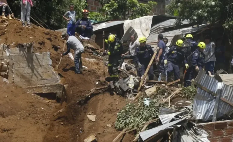  Las muertes deslizantes en Antioquia ascienden a 23; El trabajo de búsqueda continúa

 – En un click