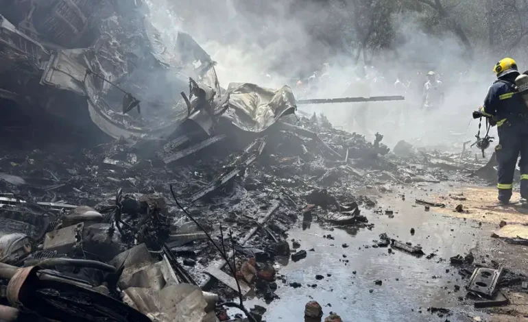  Tragedia aérea en la India: al menos 242 muertos después del avión comercial Caída – 

 – En un click