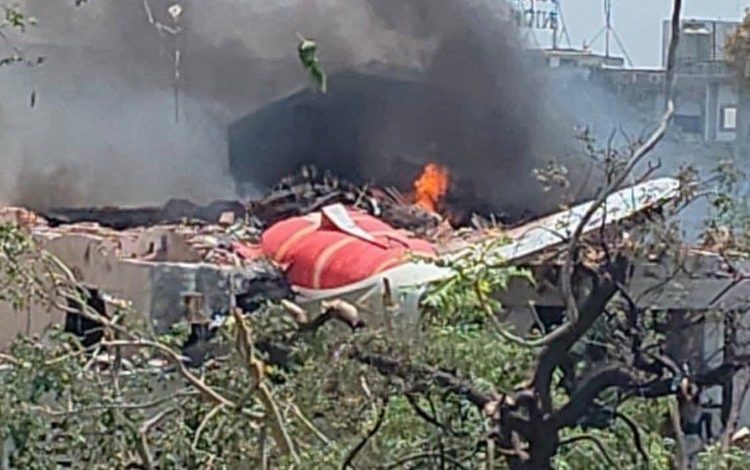  Tragedia aérea en India: Boeing 787-8 colapsó con 240 personas a bordo – 

 – En un click