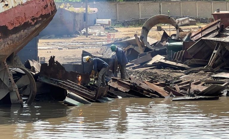  Así, el reciclaje y la limpieza de los viejos vasos progresan en la Bahía de Cartagena en respuesta a la oración

 – En un click