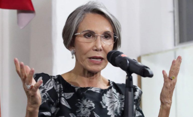  ¿Por qué Villana se llama Sra. Florinda?

 – En un click