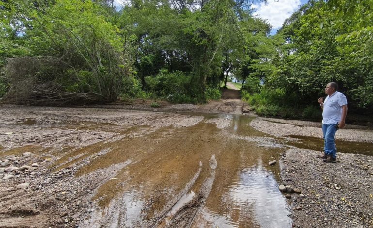 Explotación ilegal de la fuente de agua de arena en Guaduas, Cundinamarca suspende
– En un click