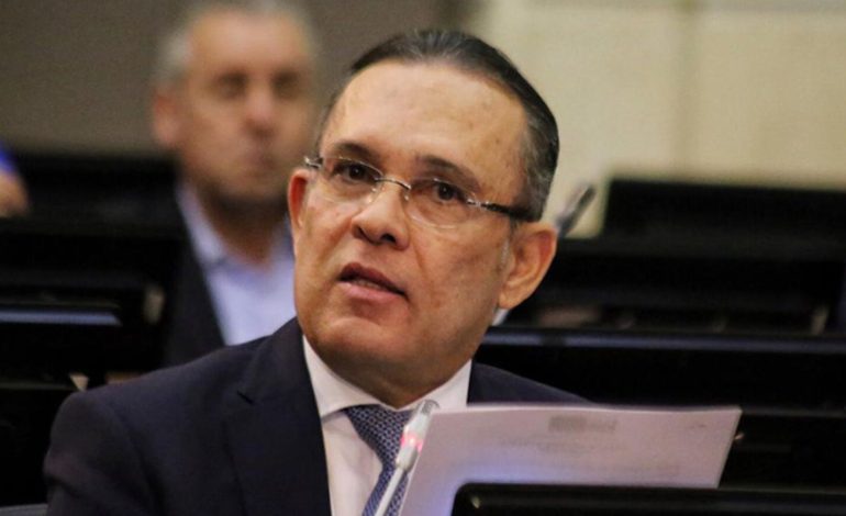  Ephraire Cepeda ratifica su oposición a un asesoramiento popular

 – En un click