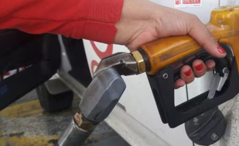  Con el precio de la gasolina

 – En un click