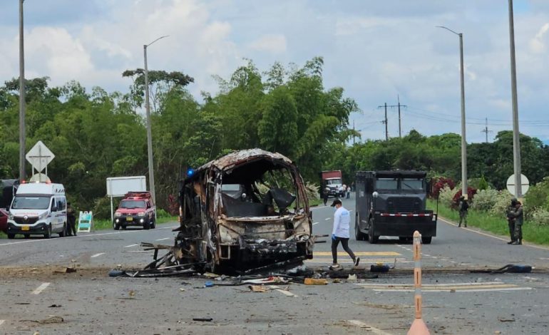  Dos explosiones en la carretera Pan American y Jamundí dejan cuatro muertos

 – En un click