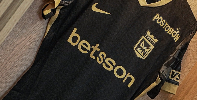  El Atlético Nacional Estrella confirmó su partida del club

 – En un click