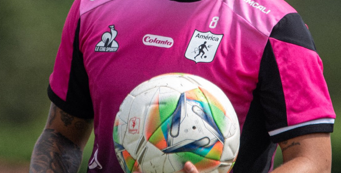  Idol de América de Cali vive un mal momento de fútbol

 – En un click