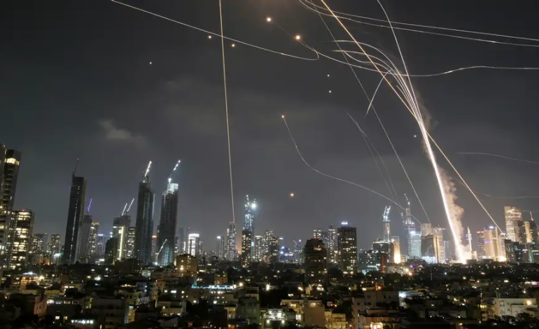  Irán continúa atacando a Israel – 

 – En un click