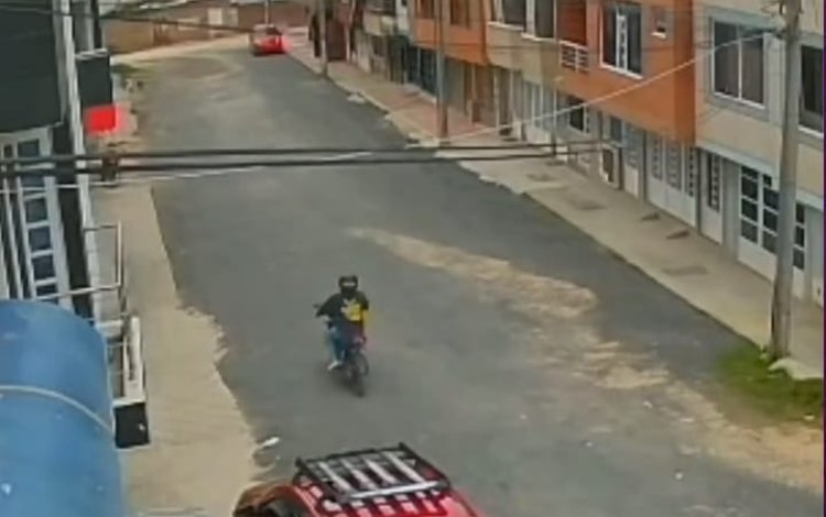  Thief continúa acechando a las mujeres en Duitama – 

 – En un click