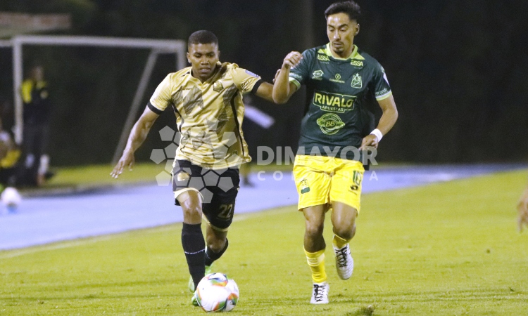 Junior roba la bomba de firma para millonarios
– En un click