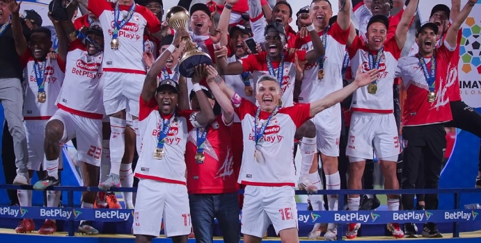  Hugo Rodallega, campeón y anotador con 39 años

 – En un click