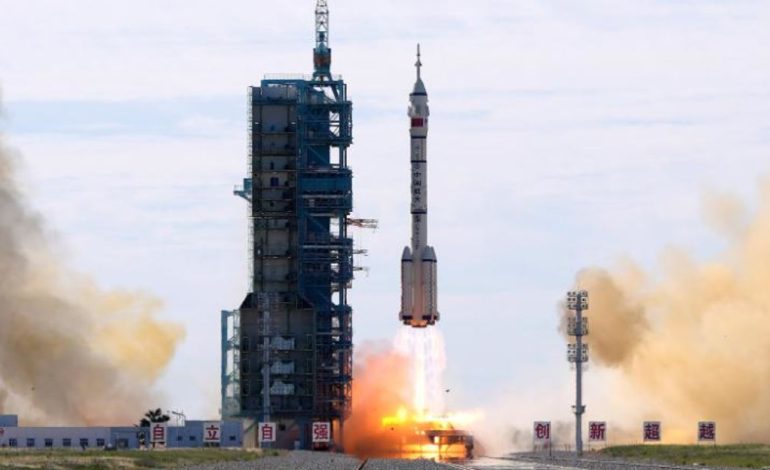 China lanza con éxito una nueva misión tripulada a su estación espacial:
– En un click