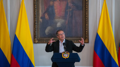  Petro pide su armario y prepara una consulta popular en medio de la incertidumbre legal

 – En un click