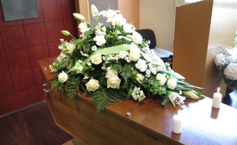  La anciana de 88 años se despierta en el ataúd y deja el funeral -shock 

 – En un click