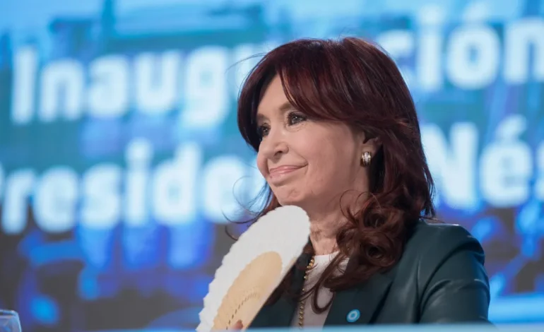  Cristina Fernández de Kirchner recibe una sentencia firme de seis años de prisión por corrupción – 

 – En un click